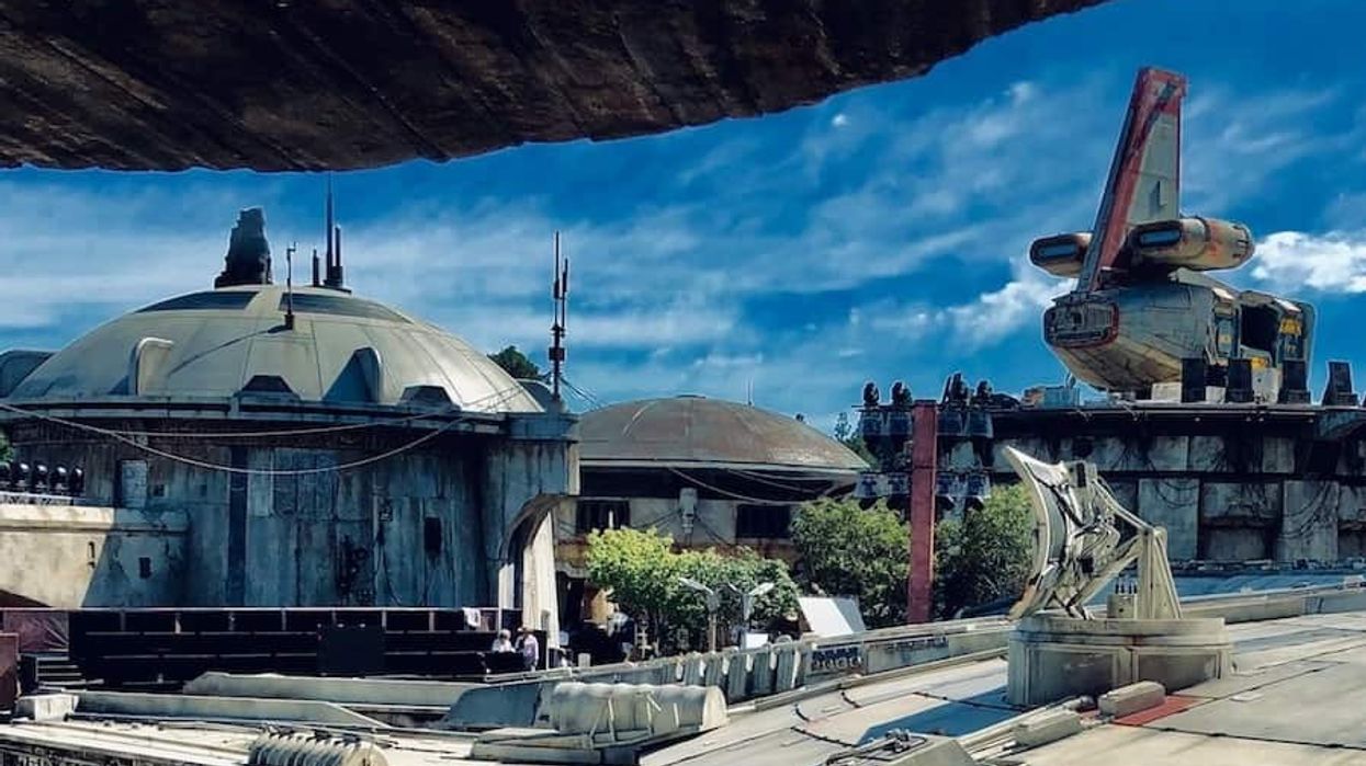 smugglers run ride queue disney