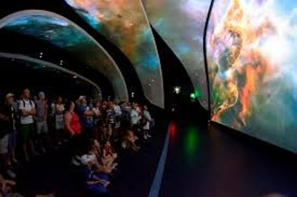 Space Shuttle Atlantis Exhibit Pre-Show - Mousetrappe