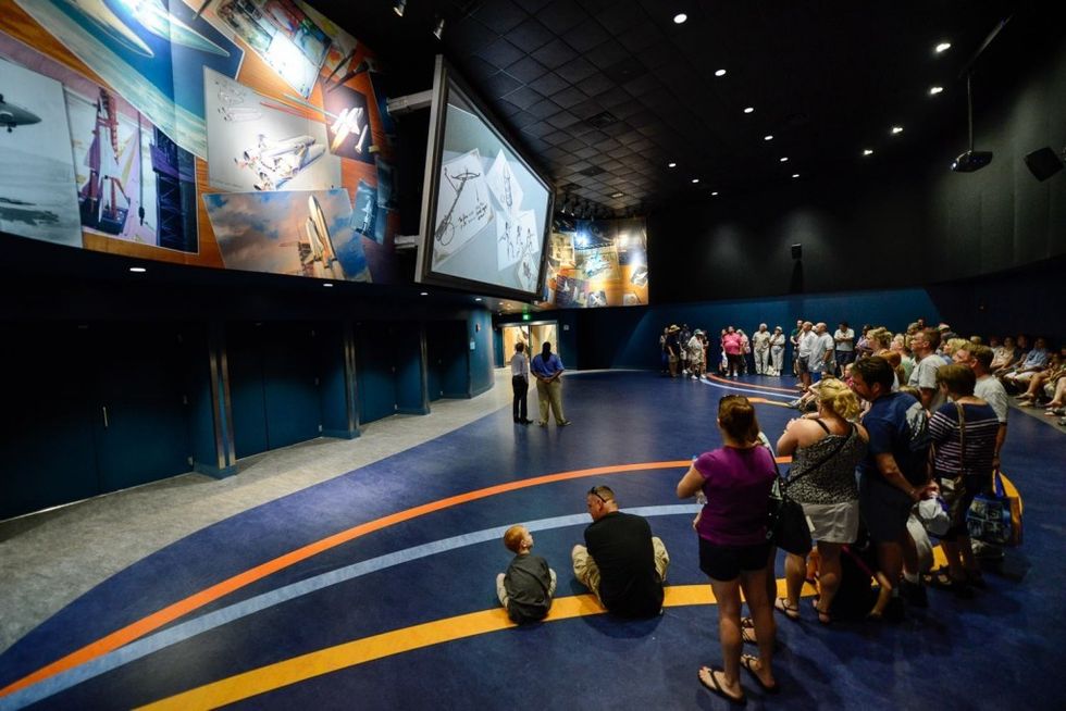 Space Shuttle Atlantis Exhibit Pre-Show - Mousetrappe