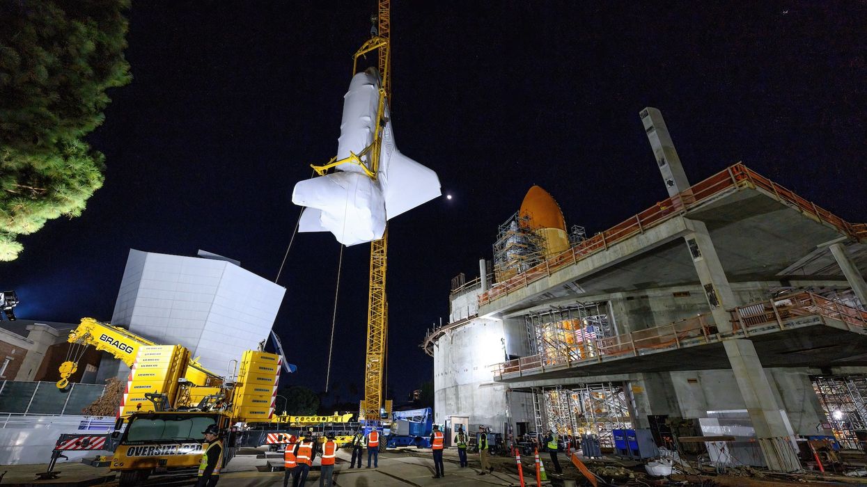 space shuttle endeavour stacking process