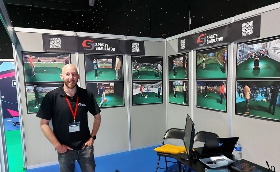 Sports Simulator Exhibition Stand with Laptop & Monitor