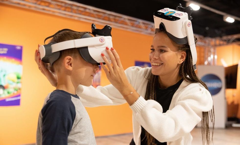 Spree Interactive adjusting VR headset