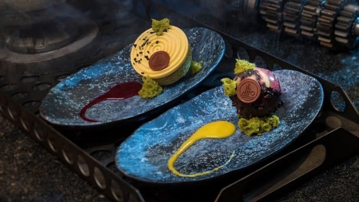 star-wars-galaxys-edge-food-eatertainment-themed-eating.