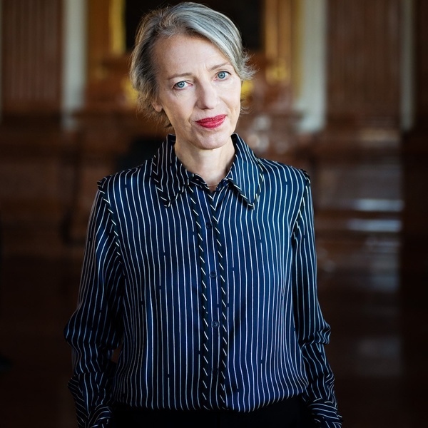 Stella Rollig headshot