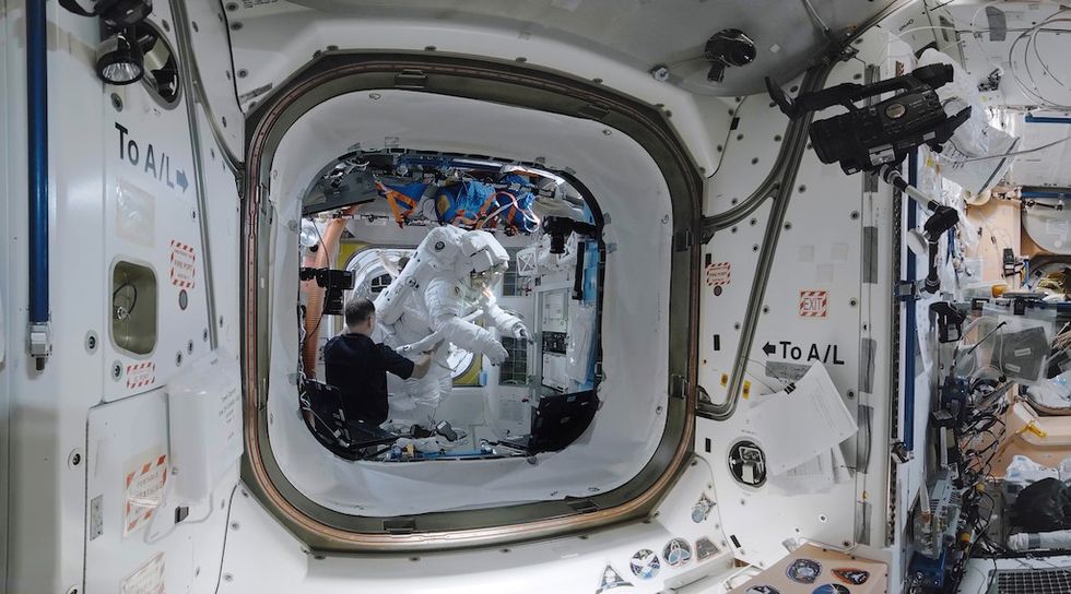 Still from Space Explorers The Infinite
