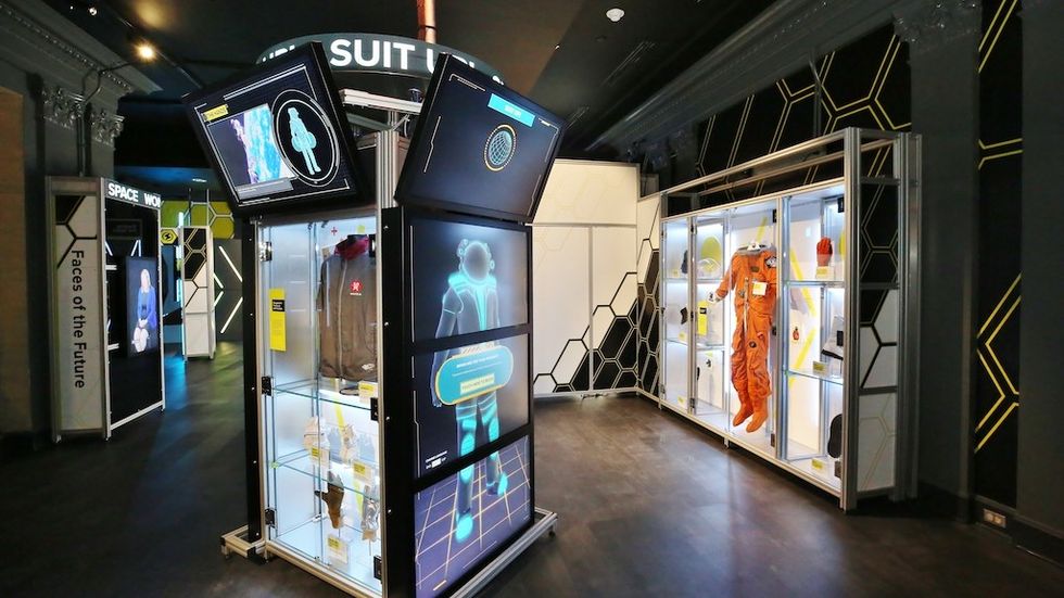 suit up Wondrous Space Franklin