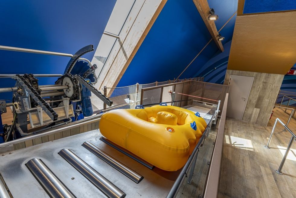 Sunkid retrofits vertical raft return conveyor Aqualibi roller table