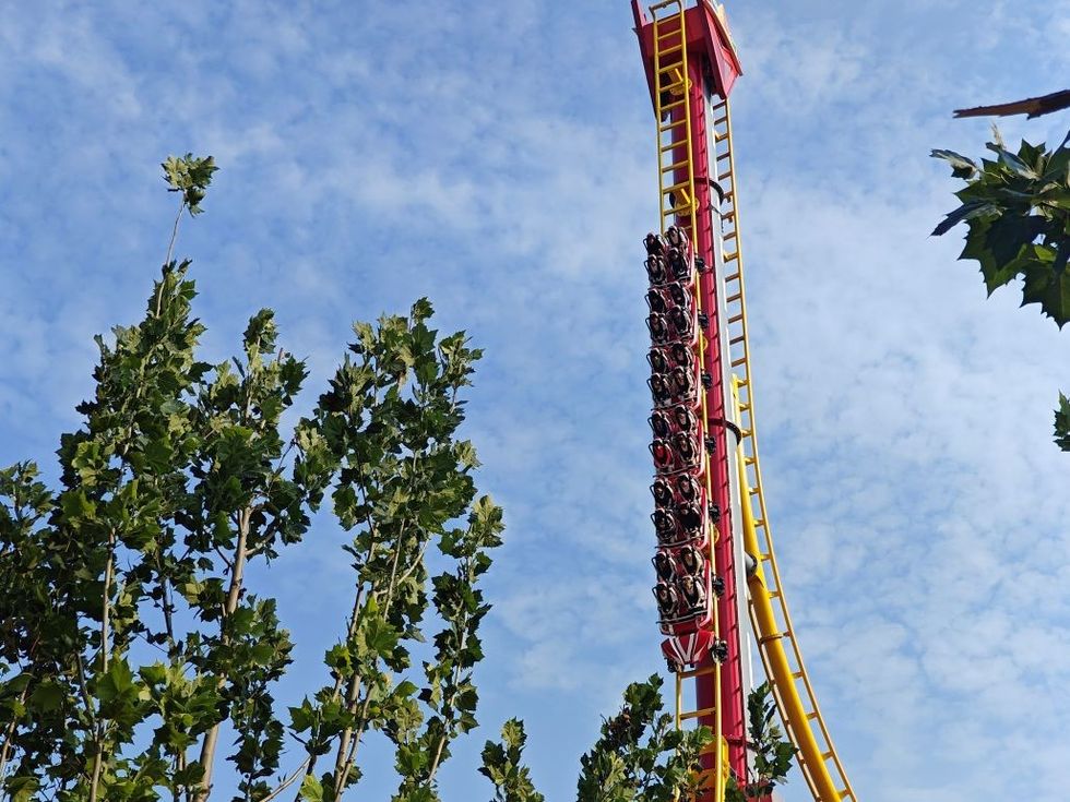 Super Boomerang - backwards lift hill