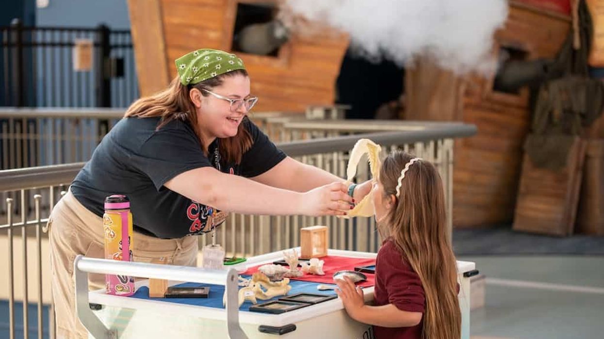 Team interacting with guests St Louis Aquarium