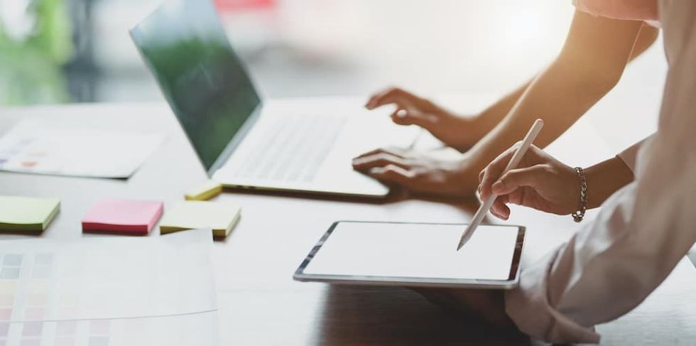 team-working-on-design