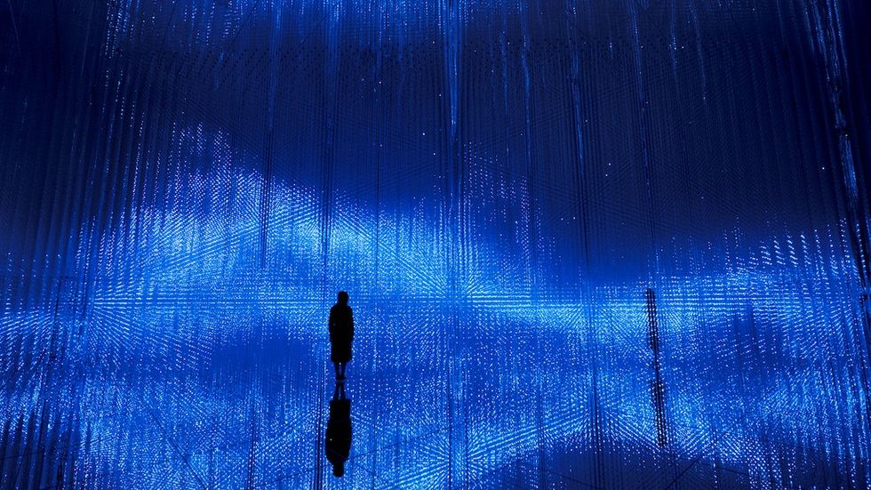 teamLab Black Waves in the Crystal World