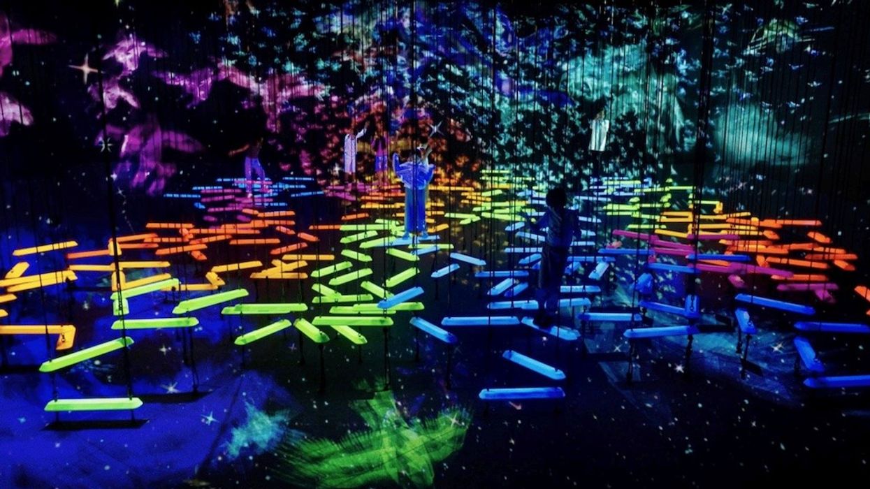 teamlab-jeddah-aerial-climbing-through-a-flock-of-coloured-birds