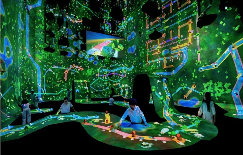 teamlab-jeddah-connecting-block-town