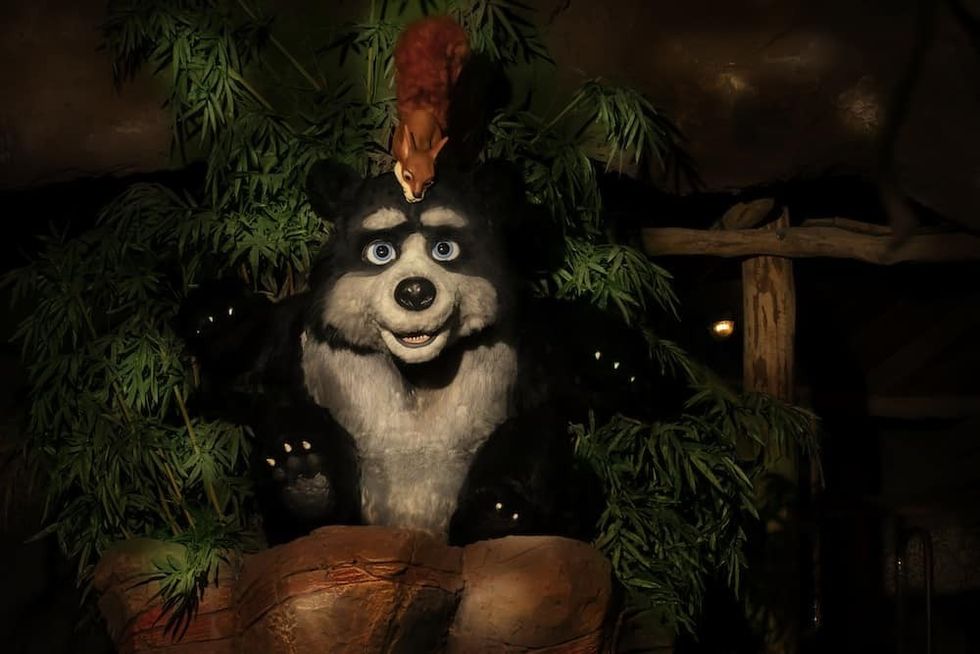 The bear and the squirrel, as featured in the play area at the end of the attraction Fabula