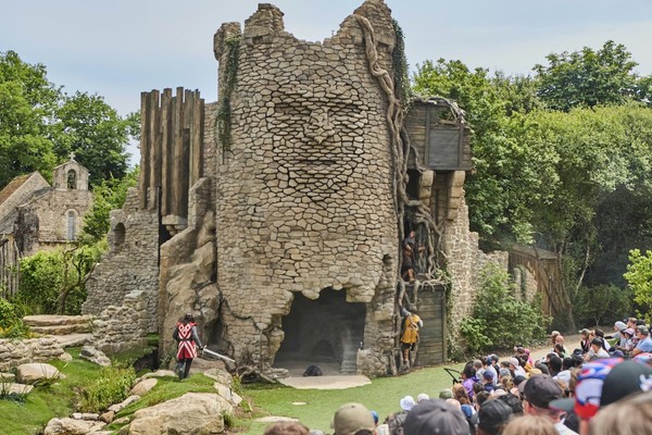 The Kinetic Face of Morgane at Puy du Fou