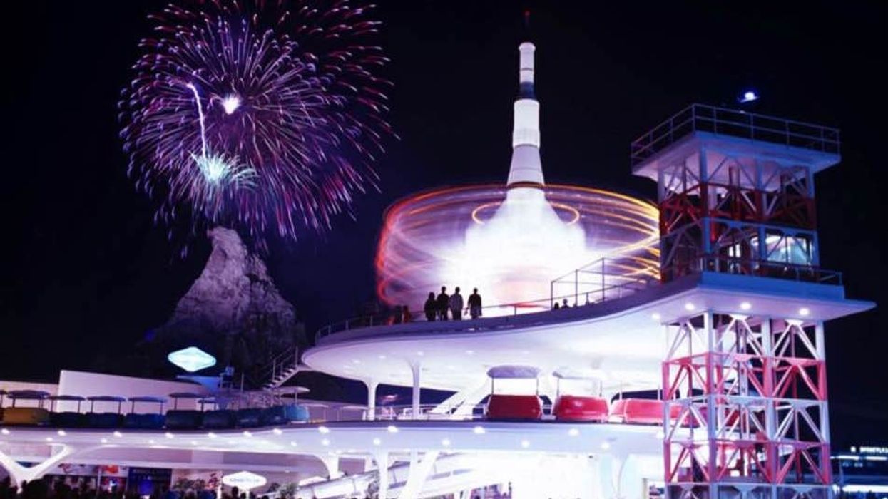 theme park design disneyland tomorrowland