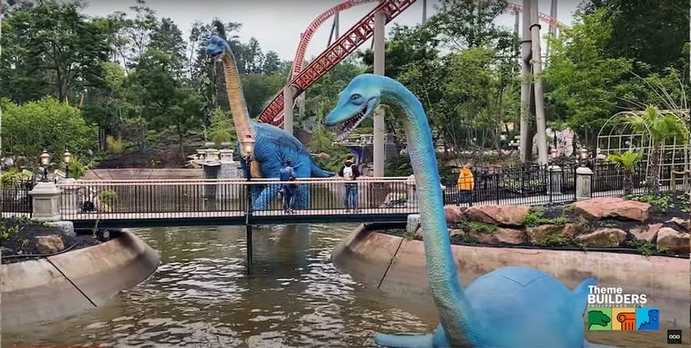 Themebuilders Plesiosaurus with T-Rex