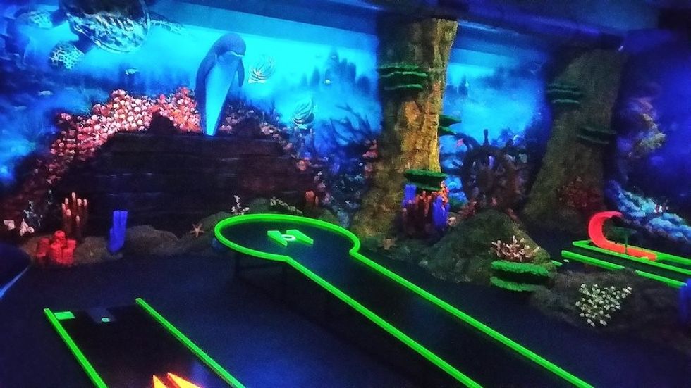 Themebuilders Tarzan and Jane neon murals