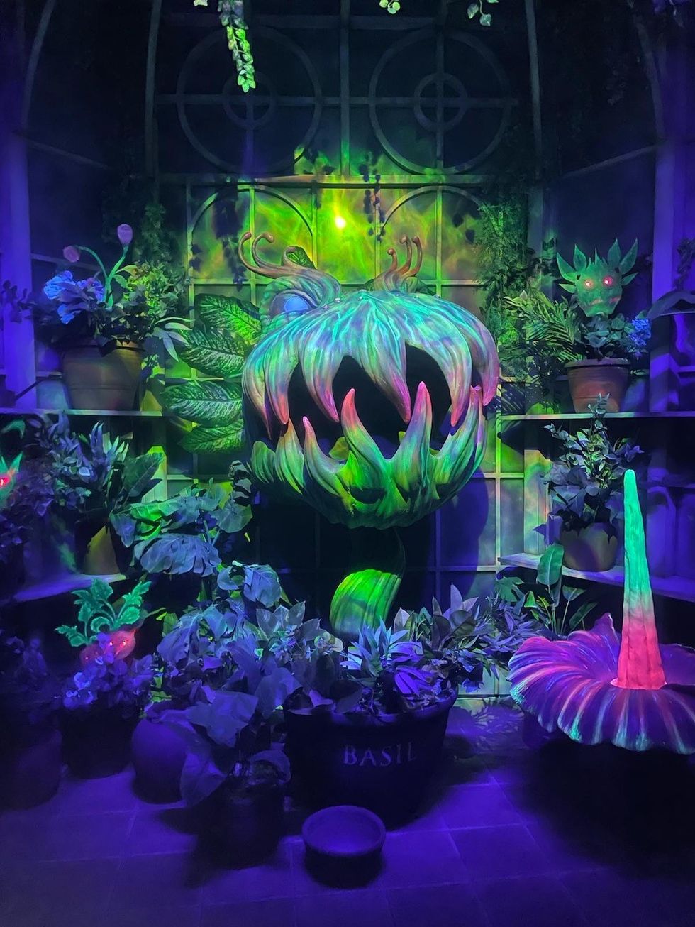 theming Ghostly Manor