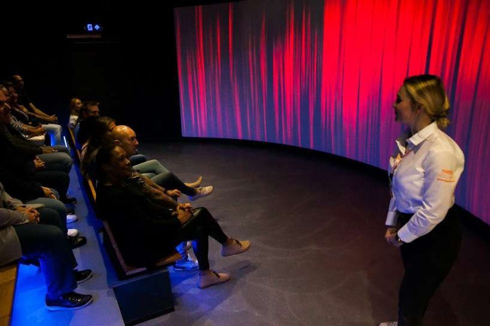 This is Holland-flying theatre hot air balloon