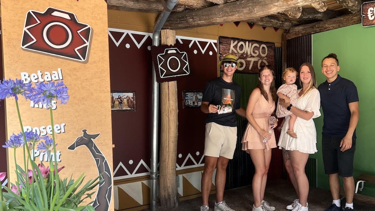 ThisPlays zoo booth