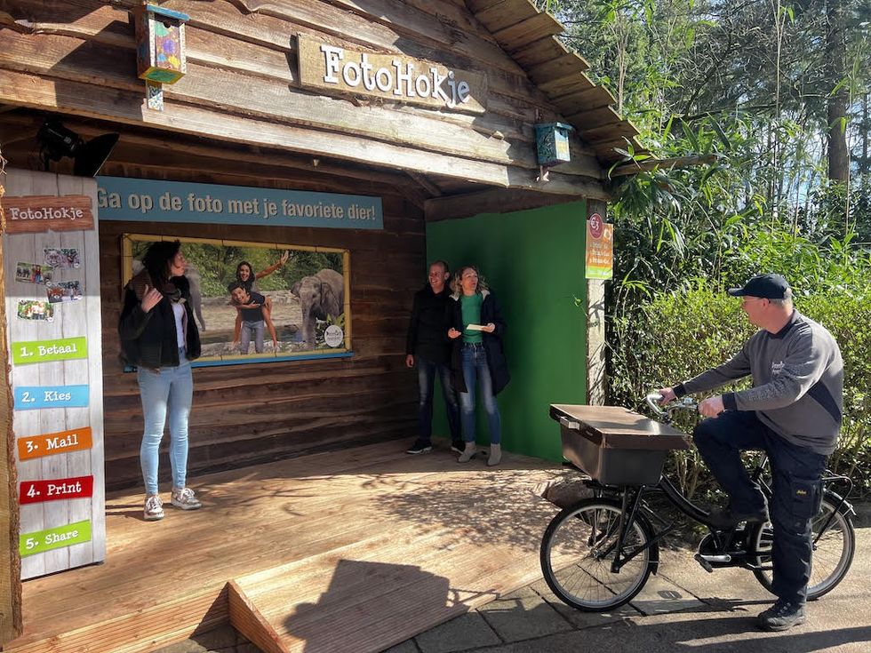 ThisPlays zoo photo booth