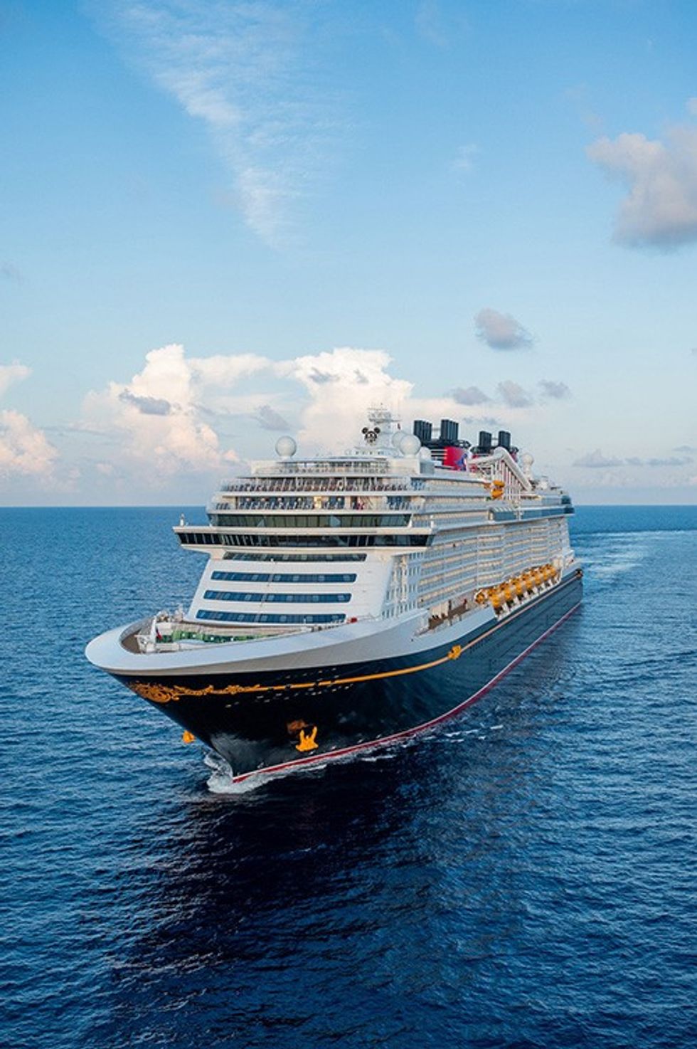 Through a combination of liquefied natural gas (LNG) and numerous advances in ship design, the Disney Wish is estimated to be nearly 30 percent more fuel efficient and emit approximately 20 percent less greenhouse gases.