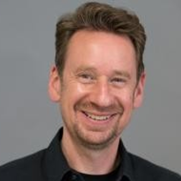 Tim McNeil headshot