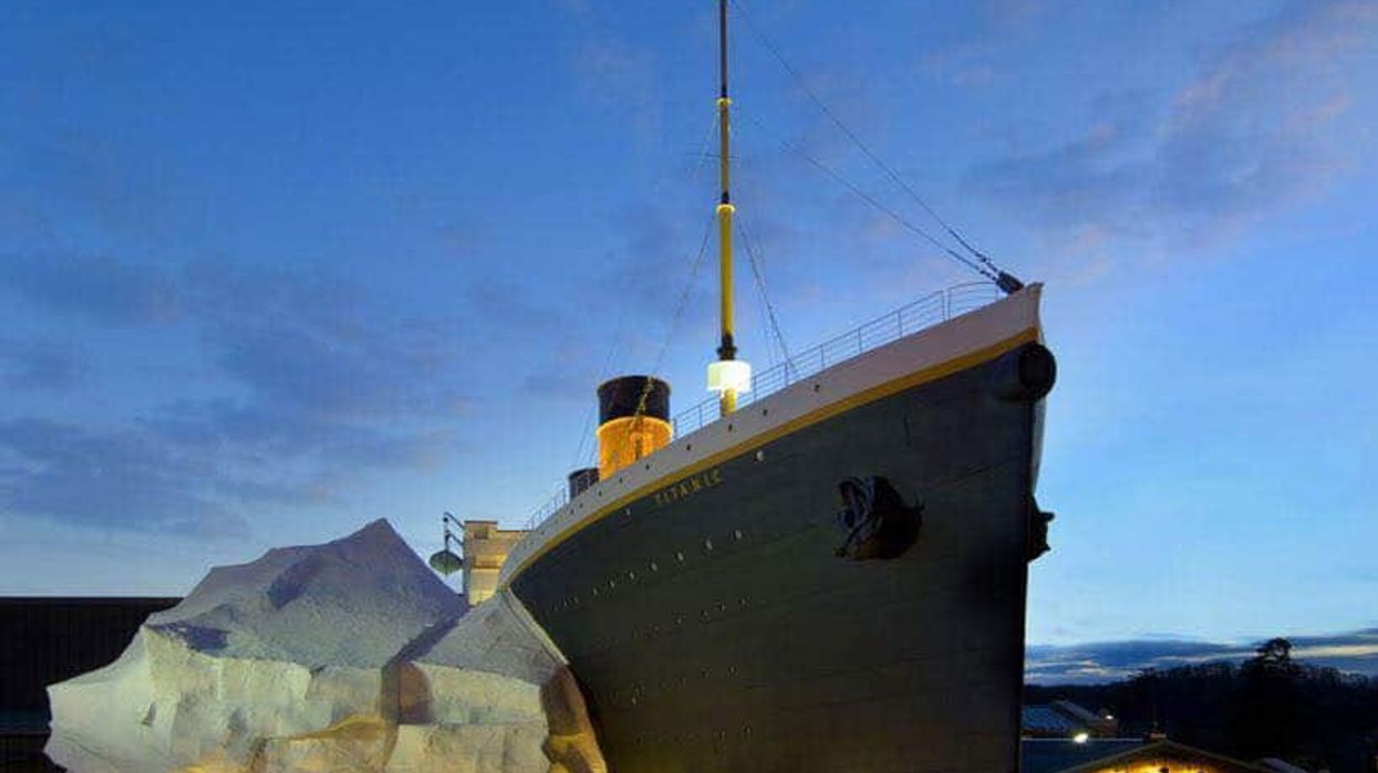 titanic pigeon forge iceberg