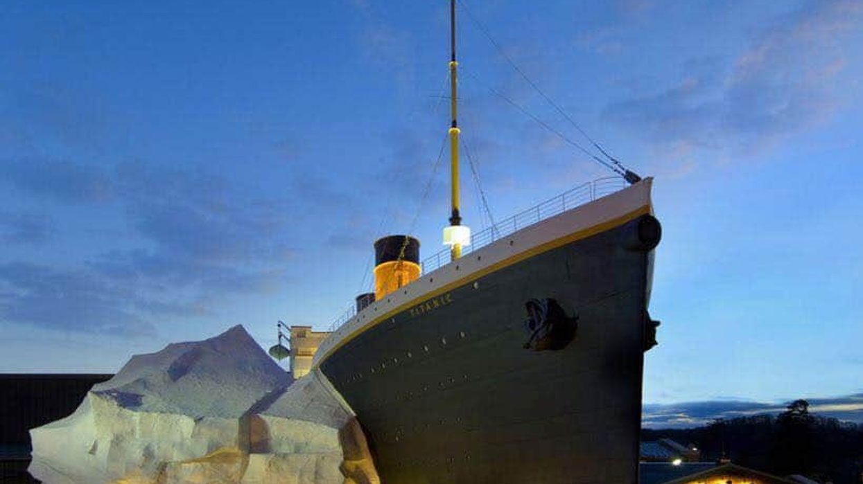 titanic pigeon forge iceberg