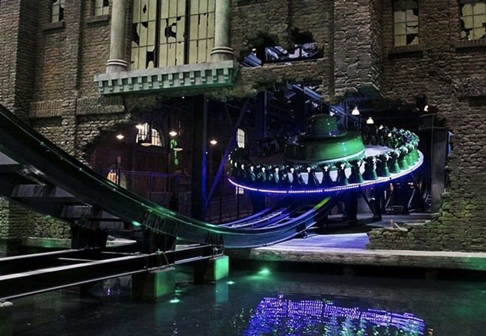 Tom-and-Jerry-Swiss-Cheese-Spin-Zamperla-Riddler-Revolution