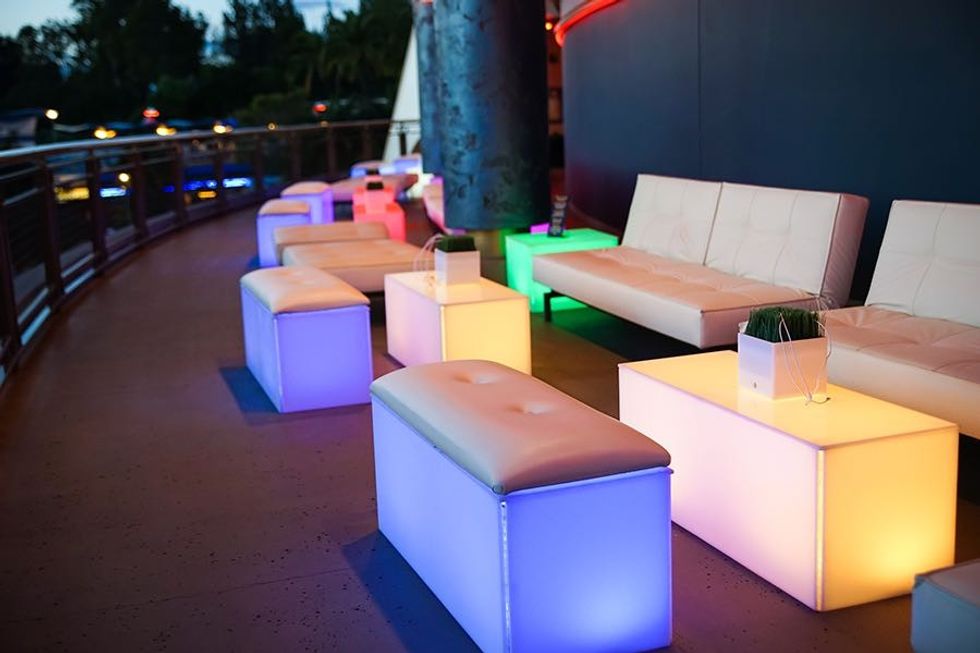 tomorrowland skyline lounge experience disneyland seating x (1)