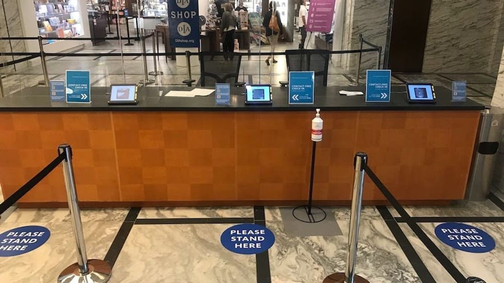 Touchless Entry desk DIA