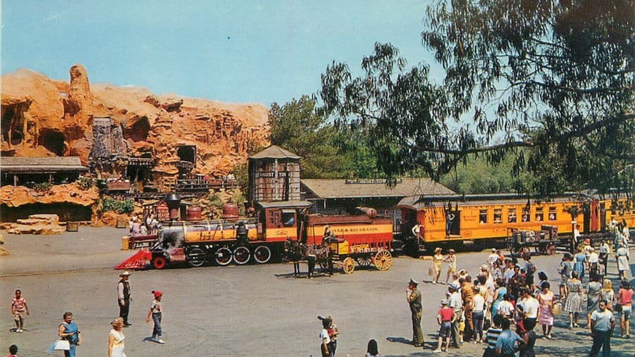train in square Knotts Berry Farm Eddie Sotto
