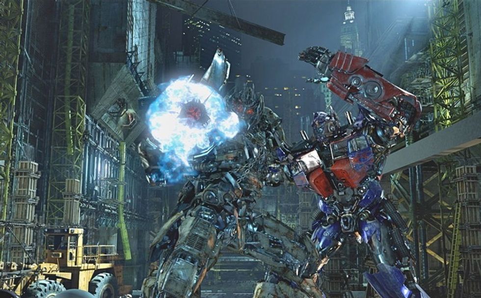 TRANSFORMERS The Ride OPTIMUS PRIME battles MEGATRON