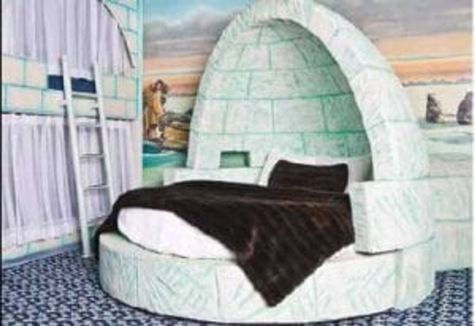 Triple Five Hotels: Eskimo themed rooms