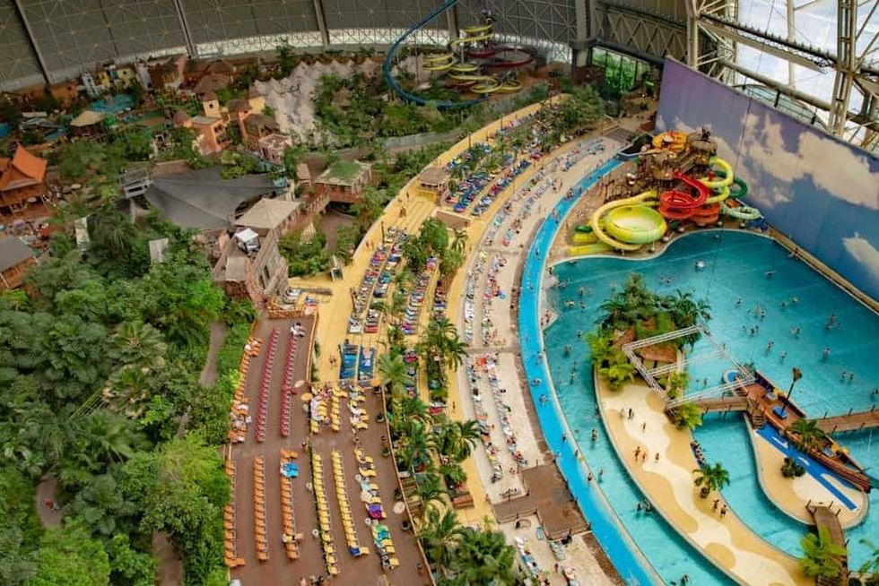 Tropical_Islands_Resort_Germany-Polin-water-play-structure-wide-view