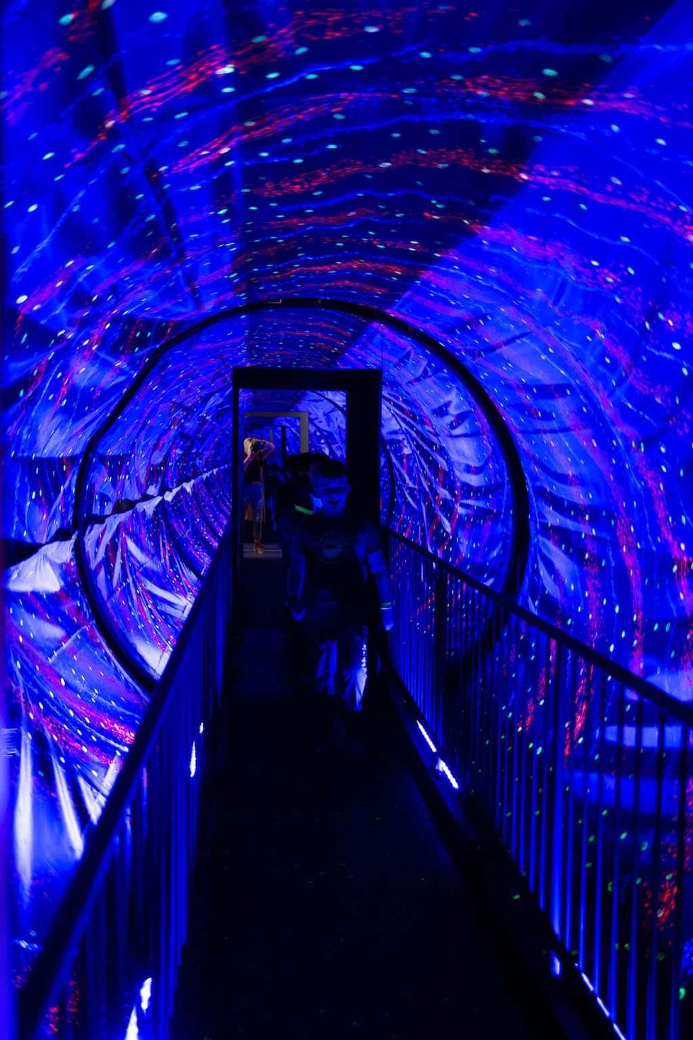 Tunnel museum of illusions