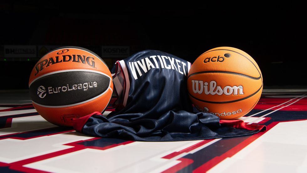 Two basketballs and a Vivaticket jersey on a court, showcasing EuroLeague and ACB sponsors.