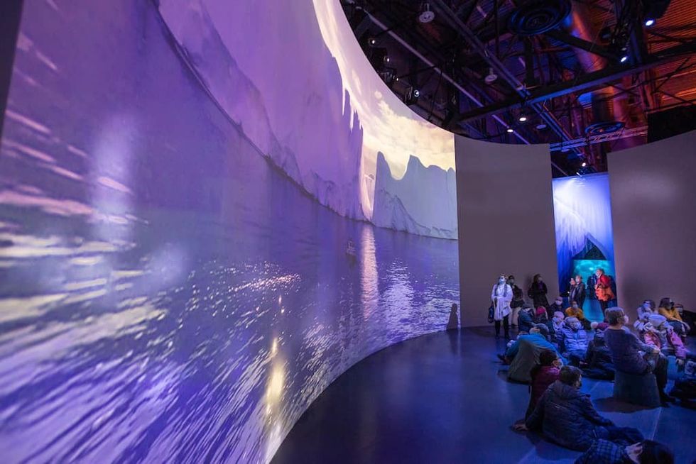 UNDER THE ICE EXP_TOURING EXHIBITION_Cirque Éloize