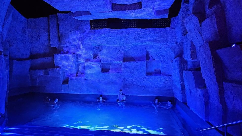 Universal Rocks work at  Les Abysses de Lumières, Aquascope
