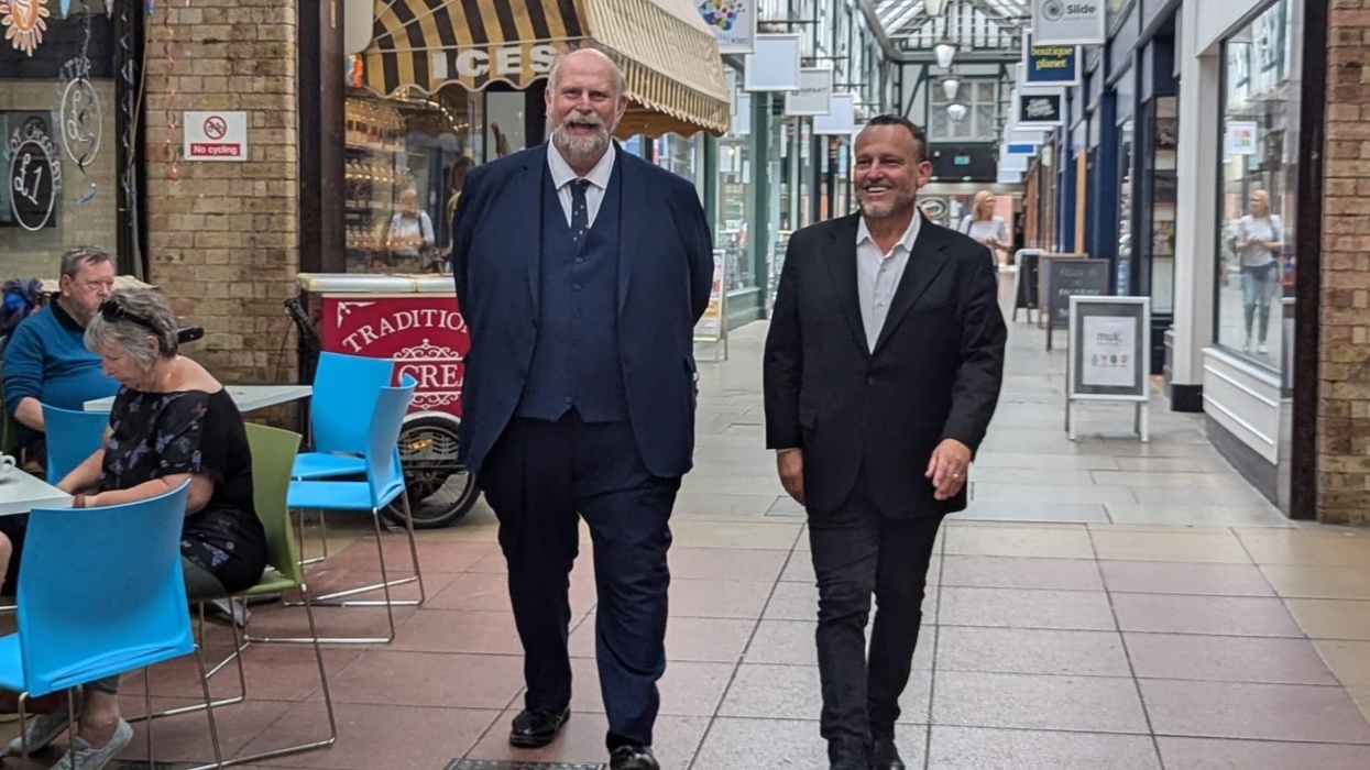 universal uk theme park bedford tour