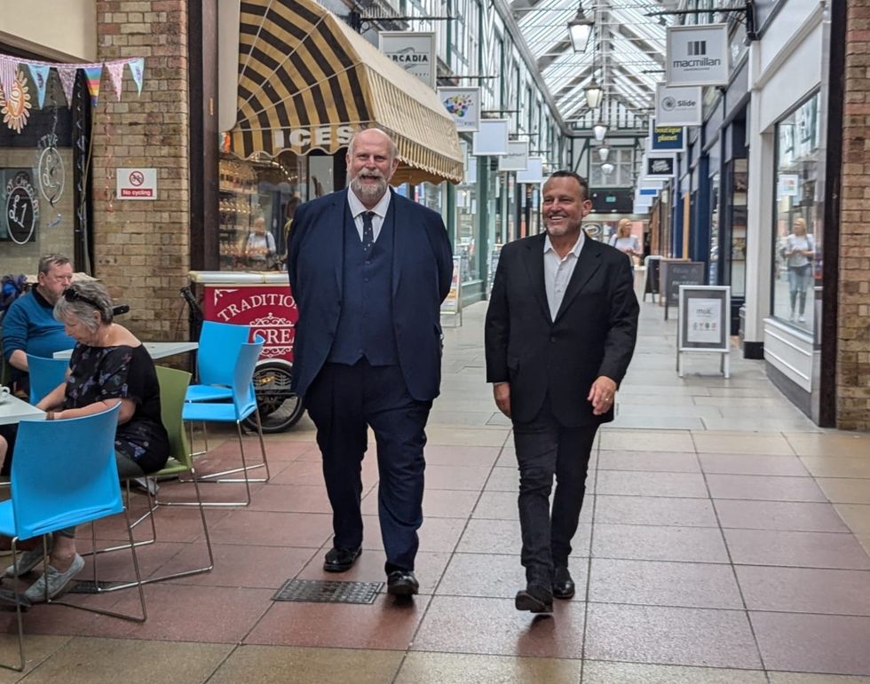 universal uk theme park bedford tour