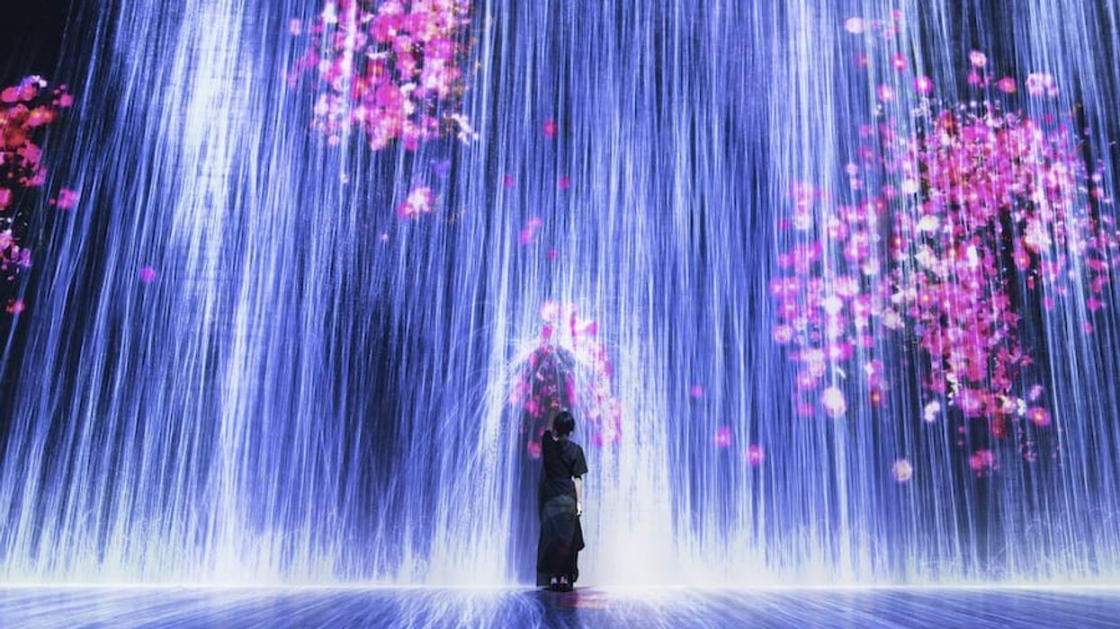 Universe of Water Particles Transcending Boundaries - teamLab at ArtScience Museum