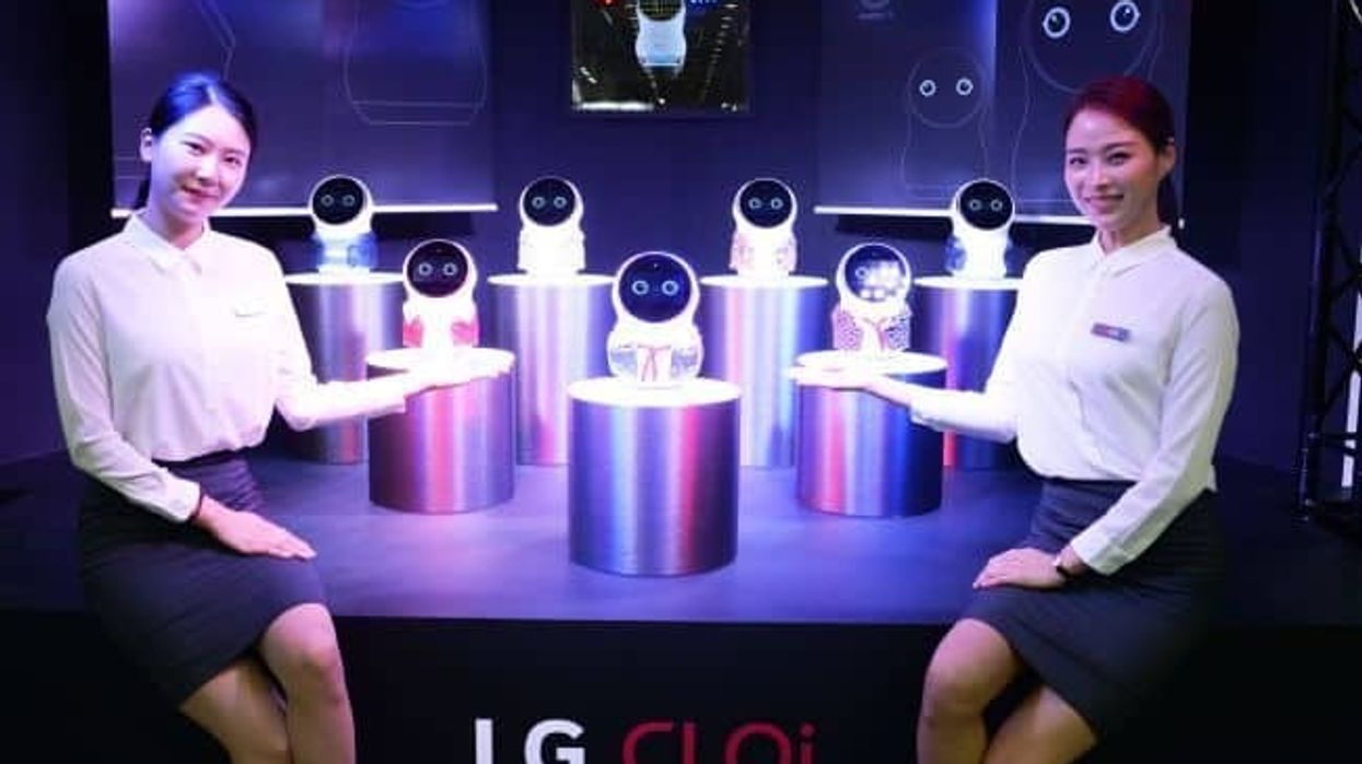 UVC robot LG CLOi COVID-19 disinfect