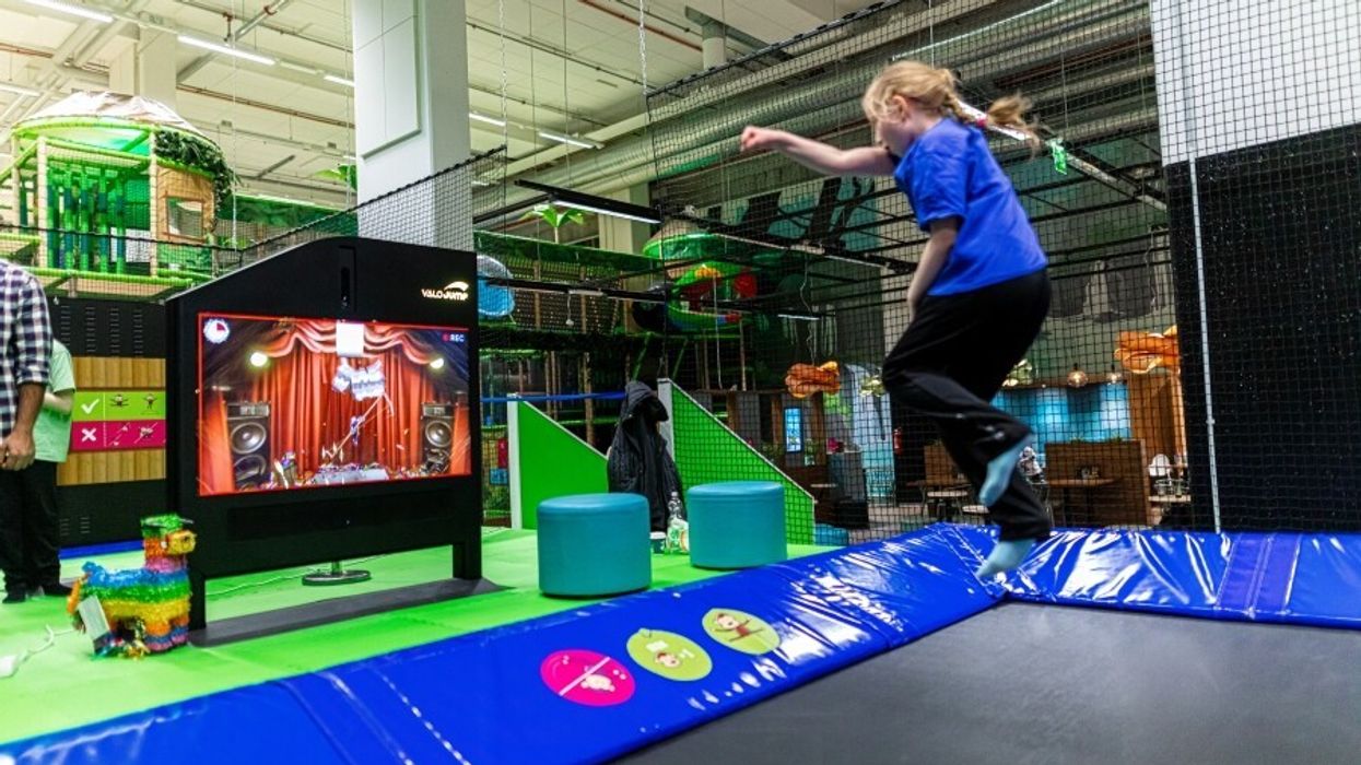 Valo Motion Jump Theater Trampoline Gameplay