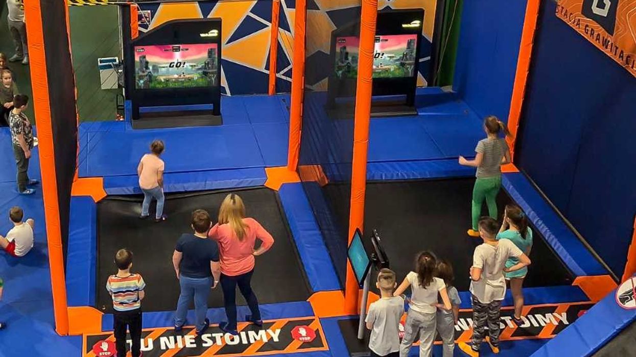 valo motion super stomp trampoline game