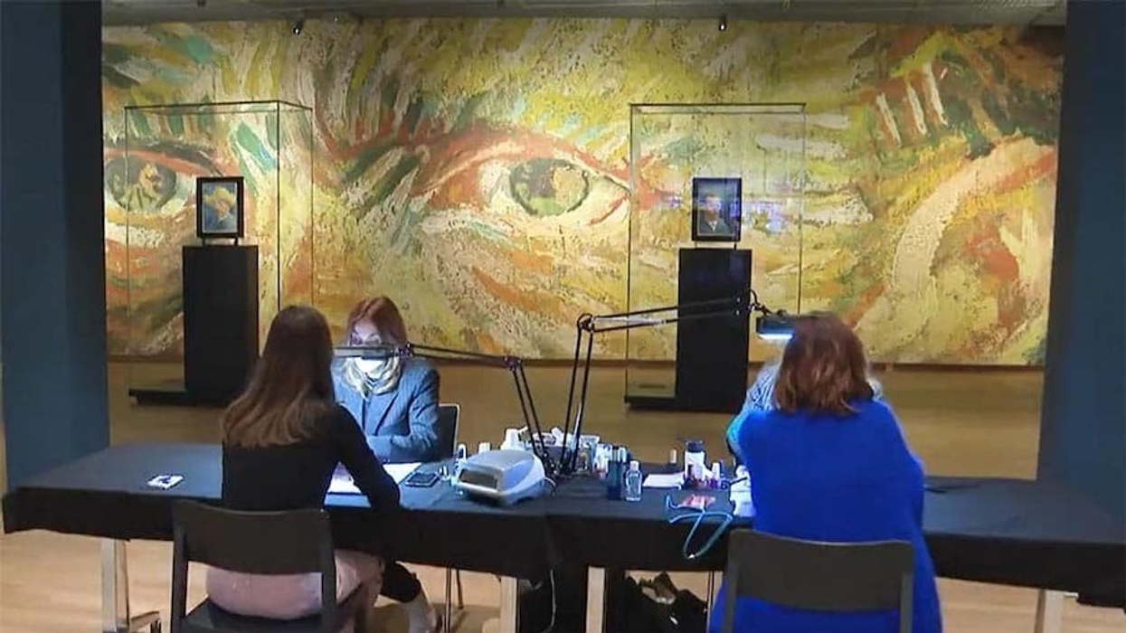 van-gogh-museum-nail-salon-covid
