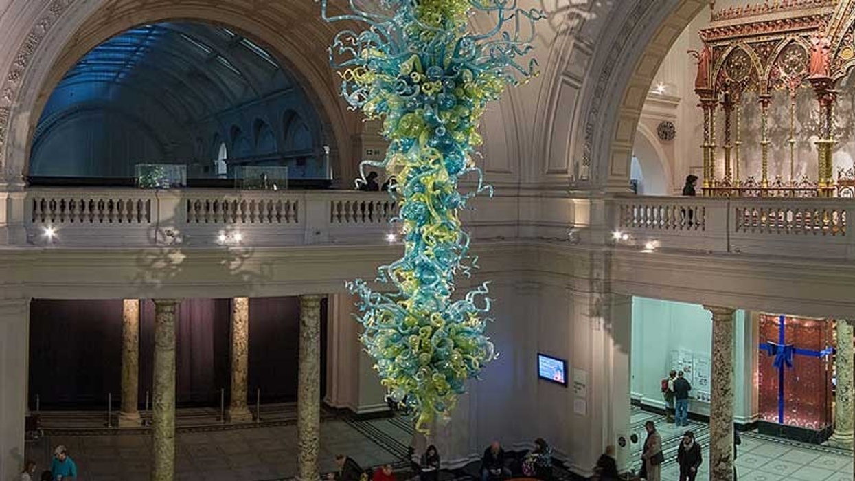 VandA Museum Chihuly chandelier entrance