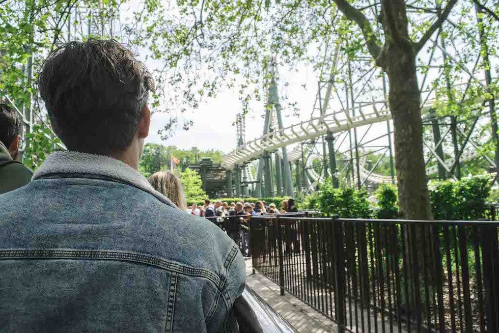 Visitor in queue at Efteling